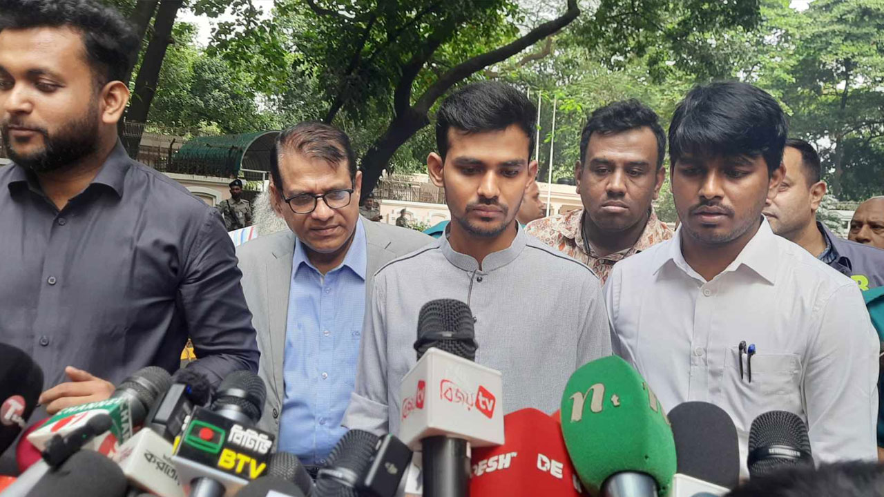 নারী ফুটবলারদের সমস্যার বিষয়ে আলোচনা হয়েছে : ক্রীড়া উপদেষ্টা